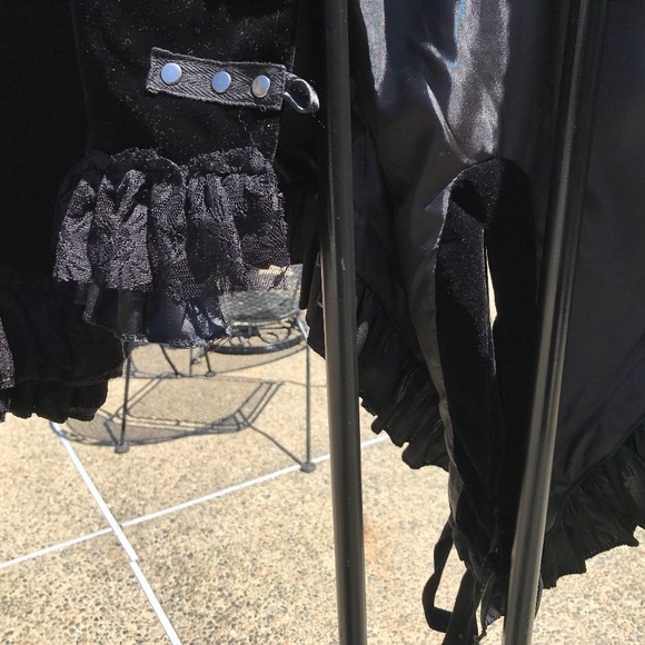 Black Velveteen w/Lace Cuffs Hearts & Roses Coat, Size 10 - Picture 4 of 5